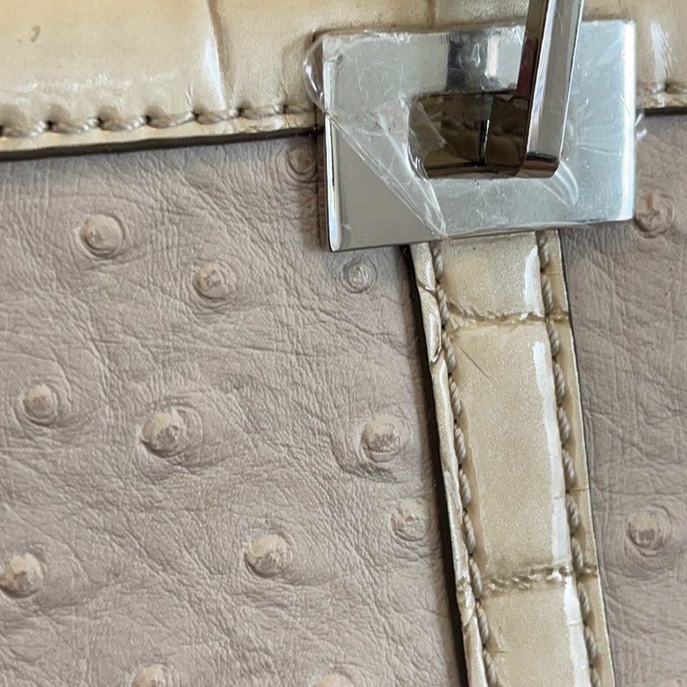 Guess - Picture 8 of 14